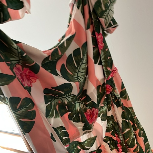 Lovers and Friends vguc mini dress - Picture 8 of 8